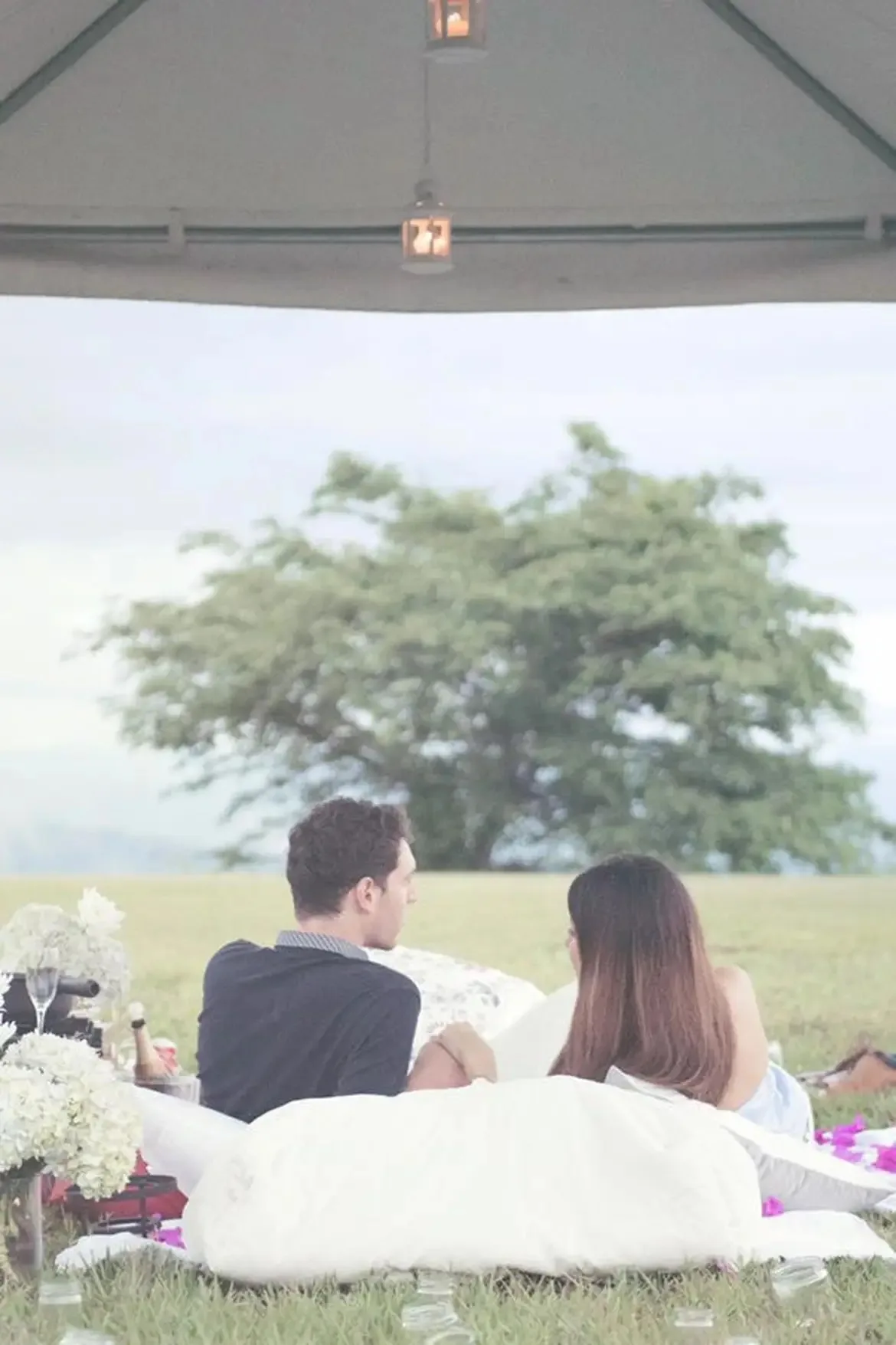 Pareja en el paisaje del Monte de Oración